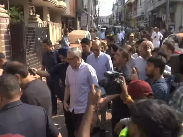 CM अब्दुल्ला ने जम्मू में पाकिस्तानी हमलों से प्रभावित स्थानों का दौरा किया CM अब्दुल्ला ने जम्मू में पाकिस्तानी हमलों से प्रभावित स्थानों का दौरा किया