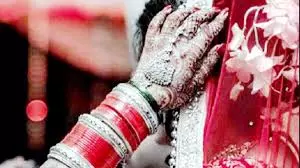 Chandauli: दुल्हन को जयमाल में प्रेमी ने किया किस Chandauli: दुल्हन को जयमाल में प्रेमी ने किया किस