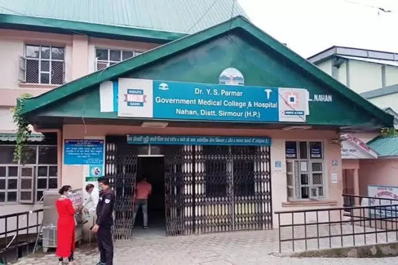 Nahan अस्पताल ने बेहतर स्वच्छता और सुरक्षा के लिए आगंतुक पास प्रणाली शुरू की Nahan अस्पताल ने बेहतर स्वच्छता और सुरक्षा के लिए आगंतुक पास प्रणाली शुरू की