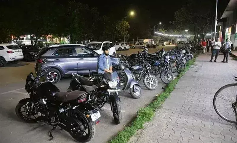 Assam: 1 जून से गुवाहाटी में दो और तीन पहिया वाहनों के लिए मुफ्त पार्किंग Assam: 1 जून से गुवाहाटी में दो और तीन पहिया वाहनों के लिए मुफ्त पार्किंग