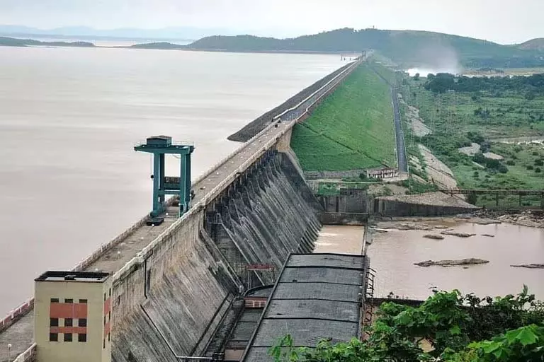 Hirakud बांध परिसर में प्रवेश पर प्रतिबंध, निगरानी कड़ी की Hirakud बांध परिसर में प्रवेश पर प्रतिबंध, निगरानी कड़ी की