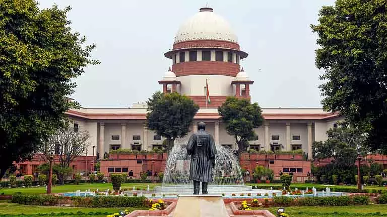 सुप्रीम कोर्ट ने केजरीवाल और आतिशी के मानहानि मामले पर रोक बढ़ाई सुप्रीम कोर्ट ने केजरीवाल और आतिशी के मानहानि मामले पर रोक बढ़ाई