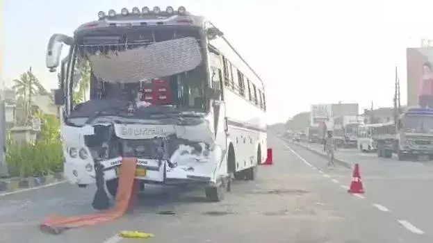 Kochi में पर्यटक बस के लॉरी से टकराने से 28 तिरुवनंतपुरम निवासी घायल Kochi में पर्यटक बस के लॉरी से टकराने से 28 तिरुवनंतपुरम निवासी घायल