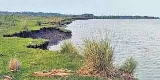 Kendrapara के तटीय ग्रामीण समुद्र के बढ़ते खतरे से सहमे Kendrapara के तटीय ग्रामीण समुद्र के बढ़ते खतरे से सहमे