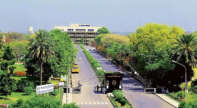 Punjab: स्कूल-कॉलेज बंद, गुरु नानक देव यूनिवर्सिटी ने परीक्षाएं स्थगित की Punjab: स्कूल-कॉलेज बंद, गुरु नानक देव यूनिवर्सिटी ने परीक्षाएं स्थगित की