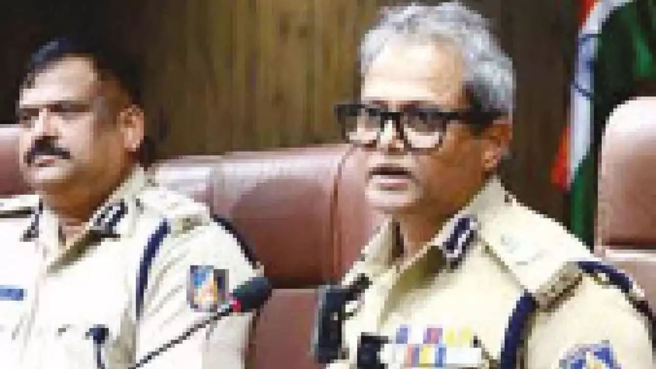 फर्जी खबरें फैलाने वालों के खिलाफ कार्रवाई, शीर्ष पुलिस अधिकारी दयानंद ने दी चेतावनी फर्जी खबरें फैलाने वालों के खिलाफ कार्रवाई, शीर्ष पुलिस अधिकारी दयानंद ने दी चेतावनी