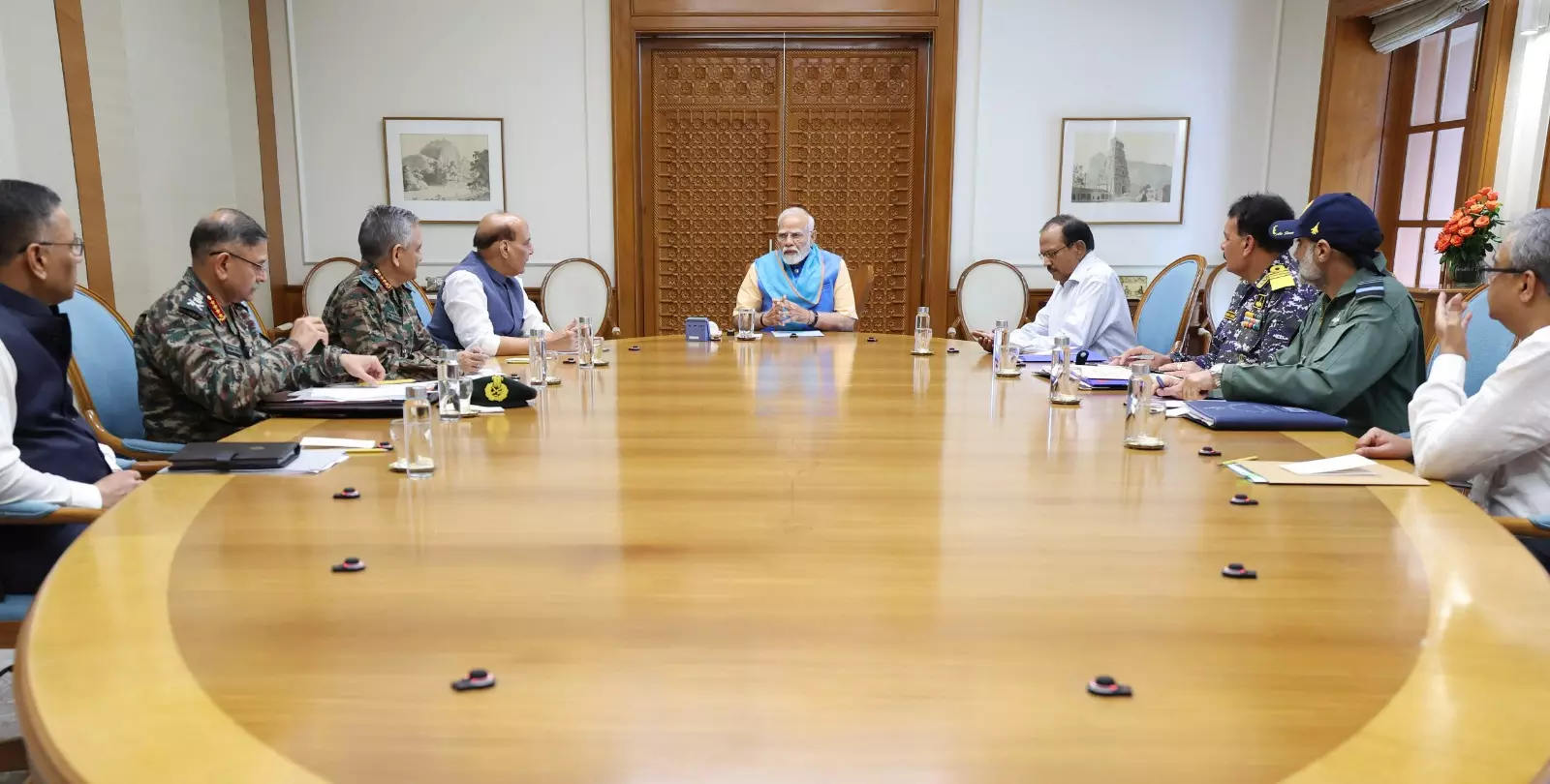 पीएम मोदी ने ऑपरेशन सिंदूर की जानकारी ली, सेना प्रमुखों से की मुलाकात पीएम मोदी ने ऑपरेशन सिंदूर की जानकारी ली, सेना प्रमुखों से की मुलाकात