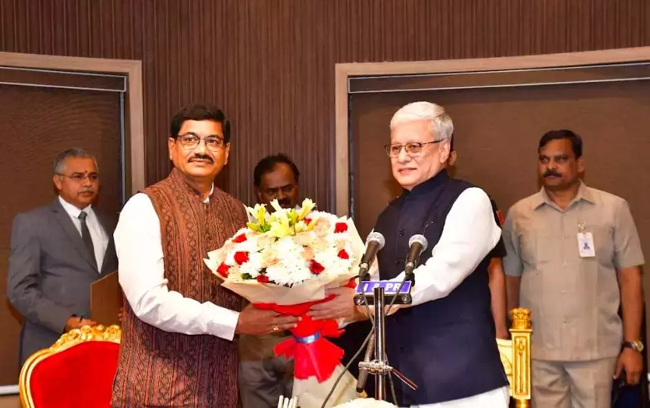 डॉ. जी. चंद्रशेखर रेड्डी ने तेलंगाना CIC के रूप में शपथ ली डॉ. जी. चंद्रशेखर रेड्डी ने तेलंगाना CIC के रूप में शपथ ली