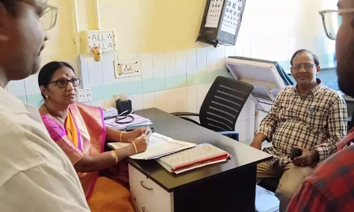 DMHO ने श्रीराम नगर शहरी स्वास्थ्य केंद्र का निरीक्षण किया DMHO ने श्रीराम नगर शहरी स्वास्थ्य केंद्र का निरीक्षण किया