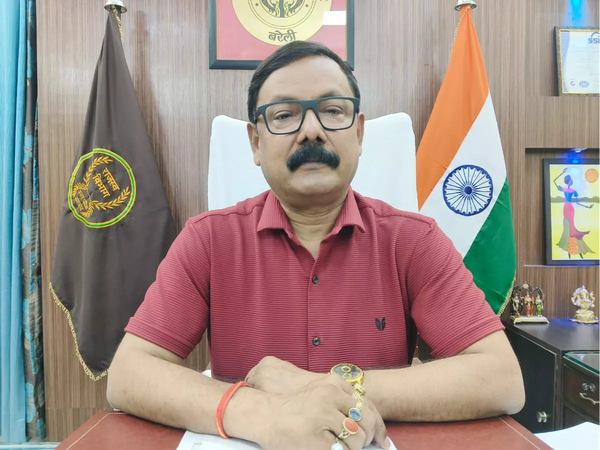 Bareilly: कलेक्ट्रेट में इमरजेंसी कंट्रोल रूम शुरू, चौबीसों घंटे निगरानी व्यवस्था Bareilly: कलेक्ट्रेट में इमरजेंसी कंट्रोल रूम शुरू, चौबीसों घंटे निगरानी व्यवस्था