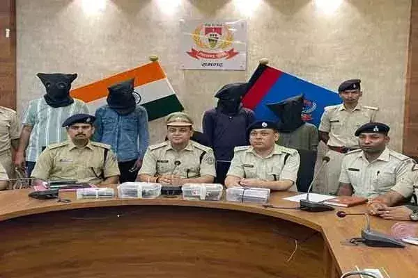 Ramgarh: गोलीबारी-आगजनी में शामिल 4 अपराधी गिरफ्तार Ramgarh: गोलीबारी-आगजनी में शामिल 4 अपराधी गिरफ्तार