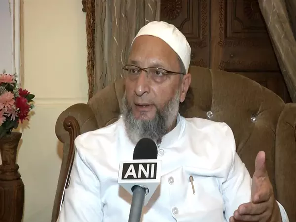 Owaisi ने आतंकवाद को बढ़ावा देने के लिए धर्म को हथियार बनाने पर पाकिस्तान की आलोचना की Owaisi ने आतंकवाद को बढ़ावा देने के लिए धर्म को हथियार बनाने पर पाकिस्तान की आलोचना की