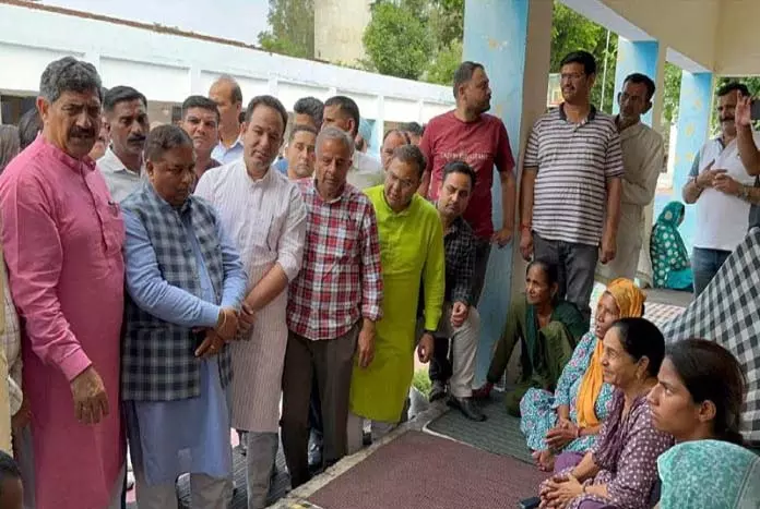 पाकिस्तान के साथ तनाव बढ़ने के बाद BJP ने की अहम बैठक पाकिस्तान के साथ तनाव बढ़ने के बाद BJP ने की अहम बैठक
