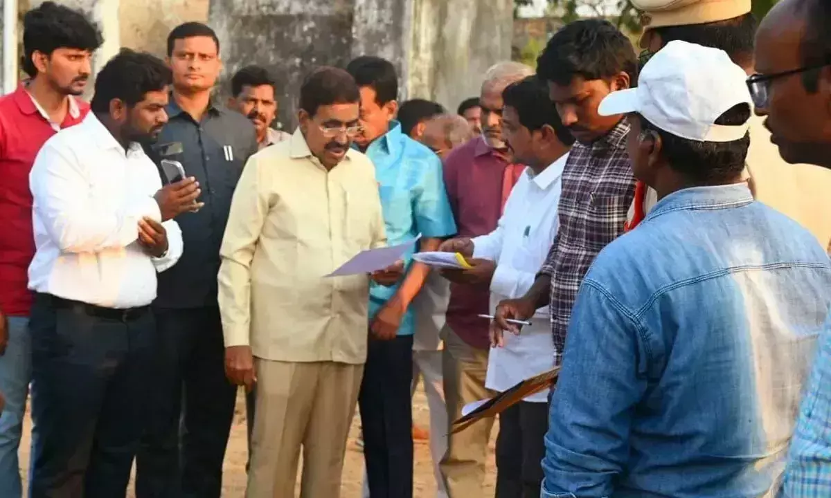 गरीबों के लिए कॉर्पोरेट शिक्षा: पोंगुरु गरीबों के लिए कॉर्पोरेट शिक्षा: पोंगुरु