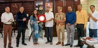 Lucknow: डीजीपी प्रशान्त कुमार ने यूपीएससी टॉपर शक्ति दुबे को किया सम्मानित Lucknow: डीजीपी प्रशान्त कुमार ने यूपीएससी टॉपर शक्ति दुबे को किया सम्मानित