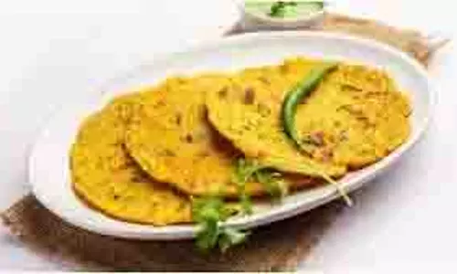 Lauki Besan Cheela : नाश्ते में खाएं लौकी बेसन चीला, जानें बनाने की विधि Lauki Besan Cheela : नाश्ते में खाएं लौकी बेसन चीला, जानें बनाने की विधि