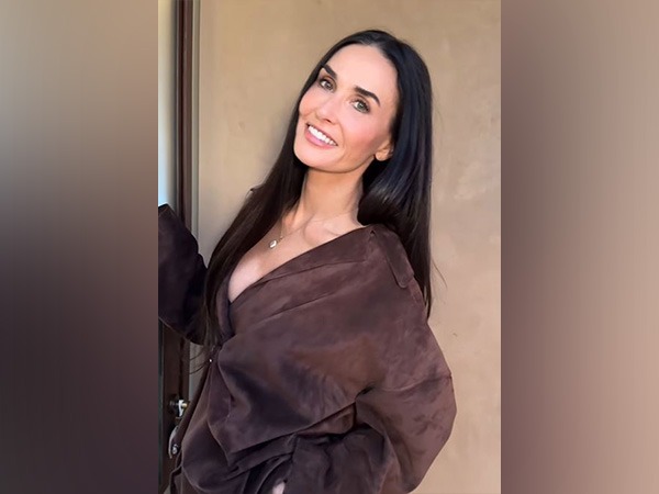 Demi Moore रोजर रॉस विलियम्स की स्ट्रेंज अराइवल्स में शामिल