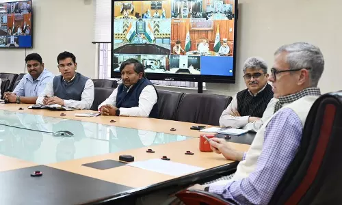 सीएम उमर ने सीमावर्ती जिलों के अधिकारियों से मुलाकात की
