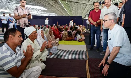 CM Abdullah ने पाकिस्तानी गोलाबारी में मारे गए प्रशासनिक अधिकारी राज कुमार थप्पा के निधन पर दुख व्यक्त किया CM Abdullah ने पाकिस्तानी गोलाबारी में मारे गए प्रशासनिक अधिकारी राज कुमार थप्पा के निधन पर दुख व्यक्त किया