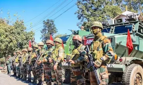 रक्षा मंत्रालय पहुंचे तीनों सेनाओं के प्रमुख...अमेरिका ने पाकिस्तानी सेना प्रमुख को फोन किया, लेटेस्ट अपडेट रक्षा मंत्रालय पहुंचे तीनों सेनाओं के प्रमुख...अमेरिका ने पाकिस्तानी सेना प्रमुख को फोन किया, लेटेस्ट अपडेट
