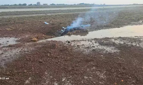भारत पाकिस्तान के बीच जारी है संघर्ष, पाकिस्तान की बर्बादी का LIVE वीडियो