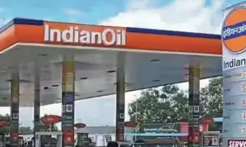 तेल कंपनियों ने दी राहत: ईंधन पर्याप्त, घबराकर खरीदारी न करें तेल कंपनियों ने दी राहत: ईंधन पर्याप्त, घबराकर खरीदारी न करें