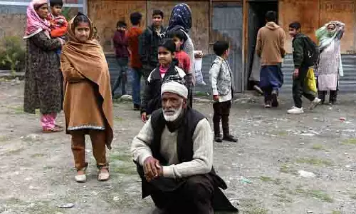 Jammu-Kashmir : भारी गोलीबारी के चलते सीमावर्ती गांवों में दहशत
