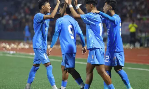 भारत ने SAFF U19 खिताब की रक्षा के पहले मैच में श्रीलंका को 8-0 से हराया भारत ने SAFF U19 खिताब की रक्षा के पहले मैच में श्रीलंका को 8-0 से हराया