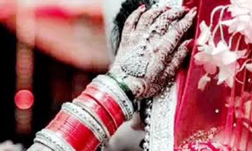 Chandauli: दुल्हन को जयमाल में प्रेमी ने किया किस