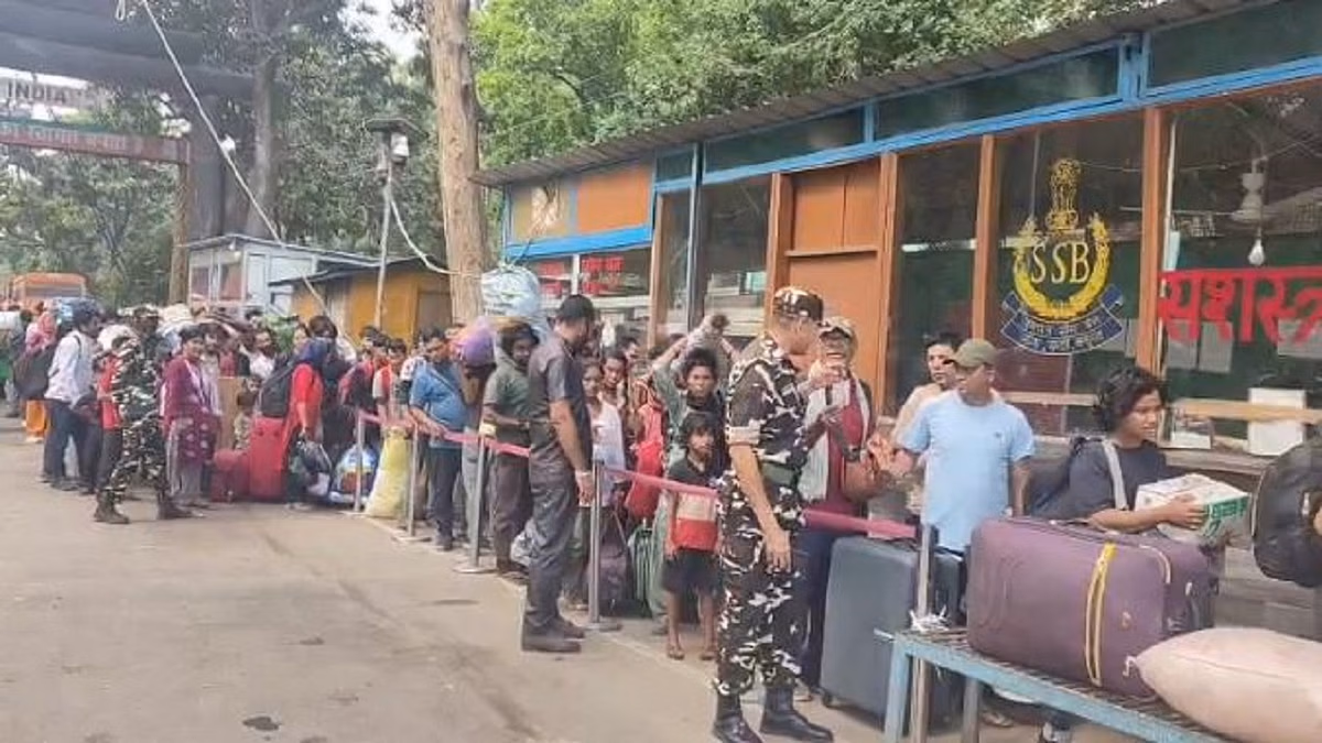 Lakhimpur Kheri: भारत-नेपाल सीमा पर बढ़ाई गई निगरानी Lakhimpur Kheri: भारत-नेपाल सीमा पर बढ़ाई गई निगरानी