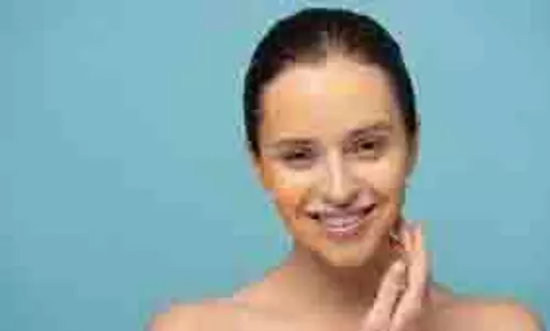 Skin care:मुल्तानी मिट्टी में मिलाकर लगा लें इन 3 चीजों का रस, स्किन से दाग-धब्बे होंगे दूर Skin care:मुल्तानी मिट्टी में मिलाकर लगा लें इन 3 चीजों का रस, स्किन से दाग-धब्बे होंगे दूर