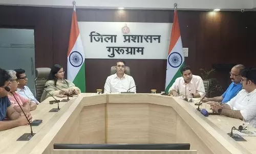 गुरुग्राम में हवाई हमले जैसी आपात स्थितियों के लिए तैयारी बढ़ाने के लिए डीसी ने RWA से मुलाकात की गुरुग्राम में हवाई हमले जैसी आपात स्थितियों के लिए तैयारी बढ़ाने के लिए डीसी ने RWA से मुलाकात की