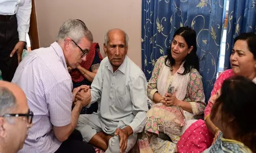 CM Abdullah ने दिवंगत राजौरी एडीडीसी राज कुमार थापा के परिवार से मुलाकात की
