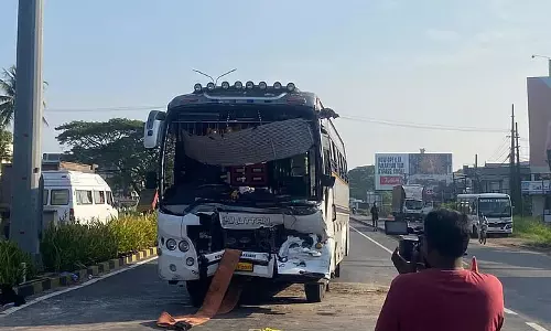 Kerala के कुंबलम पोल प्लाजा पर यू-टर्न ले रही बस कंटेनर से टकराई, 28 लोग घायल