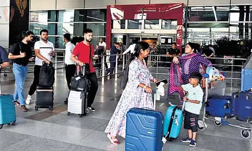 भारत-पाक तनाव के बीच दिल्ली एयरपोर्ट से 130 से ज्यादा उड़ानें रद्द