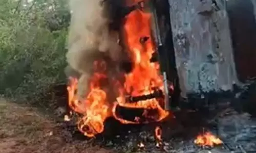 Odisha: बारंगा में युवक की पीट-पीटकर हत्या, वाहन में आग लगाई Odisha: बारंगा में युवक की पीट-पीटकर हत्या, वाहन में आग लगाई