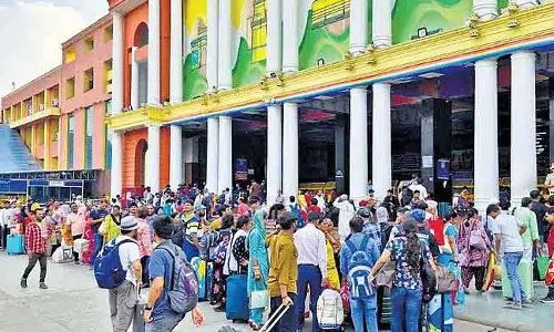 तनाव के बीच परिवहन केंद्रों पर सुरक्षा व्यवस्था बनी रही शांत तनाव के बीच परिवहन केंद्रों पर सुरक्षा व्यवस्था बनी रही शांत