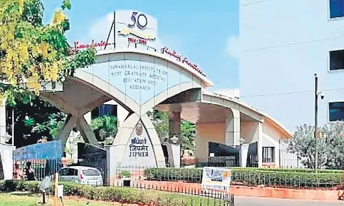 JIPMER ने फ्रंटलाइन अस्पतालों में स्टाफ की तैनाती पर चर्चा की