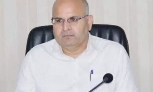 Jammu में पाकिस्तानी गोलाबारी में वरिष्ठ सरकारी अधिकारी और एक बच्चे सहित पांच लोगों की मौत Jammu में पाकिस्तानी गोलाबारी में वरिष्ठ सरकारी अधिकारी और एक बच्चे सहित पांच लोगों की मौत