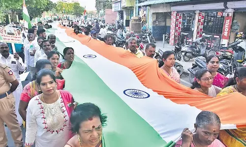 Congress ने सशस्त्र बलों के समर्थन में चेन्नई में एकता मार्च निकाला