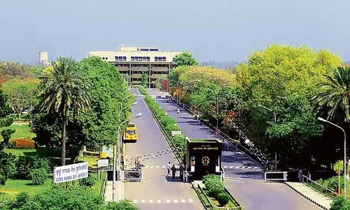 Punjab: स्कूल-कॉलेज बंद, गुरु नानक देव यूनिवर्सिटी ने परीक्षाएं स्थगित की Punjab: स्कूल-कॉलेज बंद, गुरु नानक देव यूनिवर्सिटी ने परीक्षाएं स्थगित की