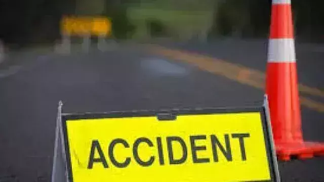 Rampur में ट्रॉली से टकराई पिकअप, चार की हालत नाजुक Rampur में ट्रॉली से टकराई पिकअप, चार की हालत नाजुक