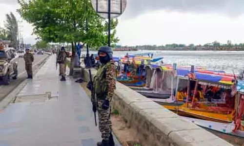 डल झील में मिसाइल जैसी वस्तु गिरी, श्रीनगर एयरपोर्ट के पास ड्रोन ढेर