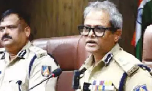 फर्जी खबरें फैलाने वालों के खिलाफ कार्रवाई, शीर्ष पुलिस अधिकारी दयानंद ने दी चेतावनी फर्जी खबरें फैलाने वालों के खिलाफ कार्रवाई, शीर्ष पुलिस अधिकारी दयानंद ने दी चेतावनी