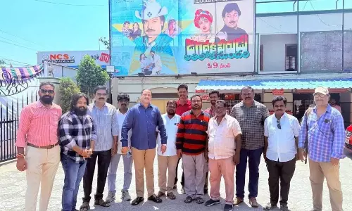 Andhra: जगदेका वीरुडु अथिलोका सुंदरी की दोबारा रिलीज का जश्न मनाया गया Andhra: जगदेका वीरुडु अथिलोका सुंदरी की दोबारा रिलीज का जश्न मनाया गया