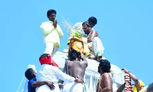 Andhra: पद्मनाभ स्वामी मंदिर तक जाने वाली घाट सड़क को सुगम बनाया गया Andhra: पद्मनाभ स्वामी मंदिर तक जाने वाली घाट सड़क को सुगम बनाया गया