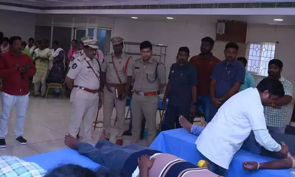 Police अधिकारियों से कहा गया कि ऑपरेशन सिंदूर पर फर्जी खबरों पर नजर रखें Police अधिकारियों से कहा गया कि ऑपरेशन सिंदूर पर फर्जी खबरों पर नजर रखें