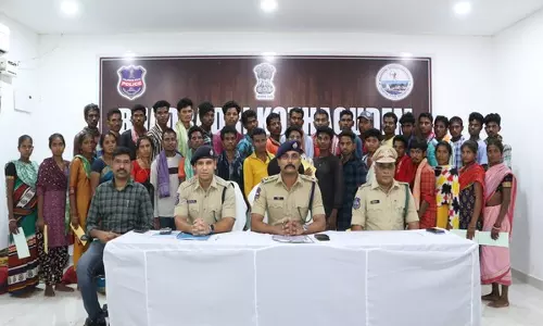 प्रतिबंधित CPI पार्टी के 38 सदस्यों ने किया आत्मसमर्पण प्रतिबंधित CPI पार्टी के 38 सदस्यों ने किया आत्मसमर्पण