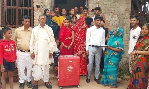 शादी के अगले ही दिन ड्यूटी पर लौटा भारतीय सेना का जवान, भारत-पाकिस्तान के बीच युद्ध जैसे हालात शादी के अगले ही दिन ड्यूटी पर लौटा भारतीय सेना का जवान, भारत-पाकिस्तान के बीच युद्ध जैसे हालात