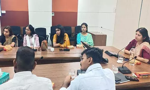 प्रशिक्षु आईएएस अधिकारियों ने आवास एवं शहरी विकास विभाग का किया दौरा प्रशिक्षु आईएएस अधिकारियों ने आवास एवं शहरी विकास विभाग का किया दौरा